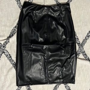 New black skirt says size L but fits more like size 6/8. Faux leather look